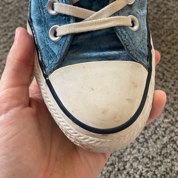 Velvet Converse - Picture 3 of 8